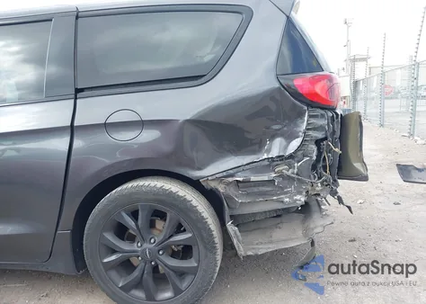 2018 Chrysler Pacifica Touring Plus z USA, uszkodzony, nr VIN 2C4RC1FGXJR357931